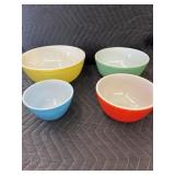 Set of 4 Pyrex nesting bowls