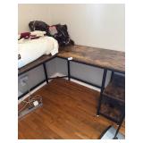 Office table approximately 5ï¿½x5ï¿½
