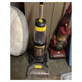 Bissell Pro Max 2X carpet shampooer. Working