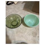 2 green bowls