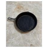 Lodge cast iron skillet
