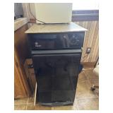 General Electric compact trashcan