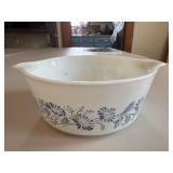 Vintage Pyrex colonial mist 750 ML dish