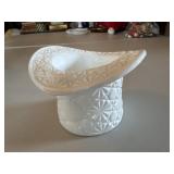 vintage Fenton Milk Glass Top Hat in the Daisy