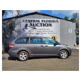 2011 Toyota Sienna RUNS/MOVES Base 7-Pa