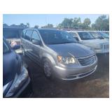 2016 Chrysler Town and Count Touring RUNS/MOVES