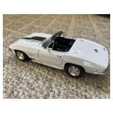 Ertl 118th scale Model Car- 1967 Corvette