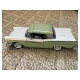 Sun Star Model Car-1957 Ford Fairlane Skyliner