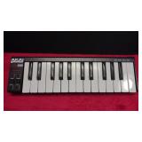Akai LPK 25 USB keyboard, controller