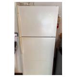 Kenmore Top Freezer Refrigerator in White