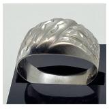 10K White Gold Ring Diamond-Cut Pattern Sz 7.5