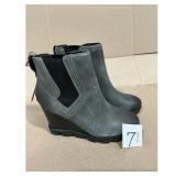 Sorel Chelsea Boots Gray Size 7 wedge wow