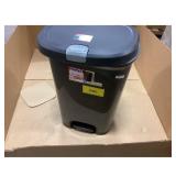 Hefty Trash Can, StepOn, Gray