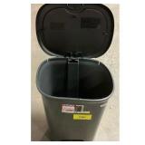 Hefty StepOn, Trash Can, Foot Pedal, Gray