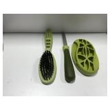 Safari Dog Grooming Brush File Paw Cleaner