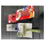 KONG  Safari Dog Toy  Grooming Bundle Red