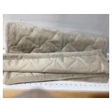 Brentwood Originals Faux Fur Pet Bed