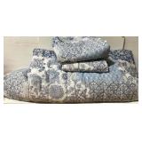 Queen Blue Floral Quilt Set