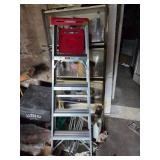 Werner 5-Foot Aluminum Step Ladder, 200-Lb Capacit