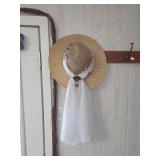 Straw Hat W/Pins
