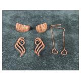 14K Earrings +/-