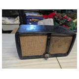 Vintage Tabletop Tube Radio with Woven Speaker Gri