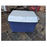 Rubbermaid Cooler, 22 in x 15 in x 17 in, Blue and
