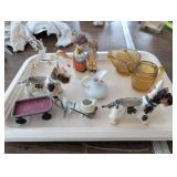 Decorative Figurines, Dogs with Wagons, Amber Glas