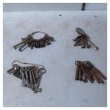Four Vintage Key Rings with Skeleton and Barrel Ke