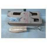 Professional-Grade Wooden Shoe Stretcher with Acce