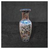 Large Chinese Porcelain Vase with Hand-Painted Sce