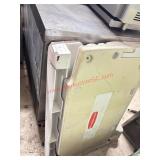 RUBBERMAID DIAPER CHANGING STATION