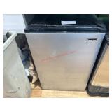 MAGIC CHEF COMPACT REFRIGERATOR