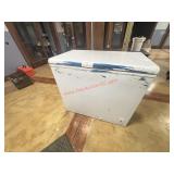 MID-SIZED CHEST FREEZER