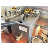 ELECTRIC FRYER W/ LID - WORKING