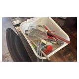 LOT - ASSORTED KITCHEN TOOLS