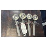 (4) DISHERS