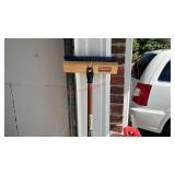 RUBBERMAID 'DECK BRUSH' W/ HANDLE