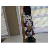 WOODEN NUTCRACKER - 22'