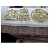 LOT - DECORATIVE  TRIVETS