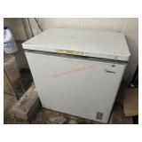 MIDEA 36' CHEST FREEZER - WORKING