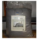 BellaRusso Reversible Comforter Sz Full/ Queen NEW