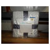 BellaRusso Flannel Throw Blanket NIP