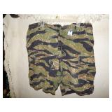 Military Shorts Camo Sz Lg (Cargo Shorts)