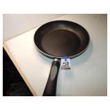 10.5' Wear Ever Non Stick Frying Pan