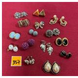 Vtg Clip On Earrings