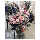 Flower Vases, Flower Arrangements & Table