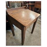 Small Oak Desk 24' x 21' x 33'