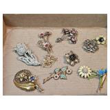 (11) Flower Broaches
