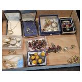 Broches, Necklaces & More